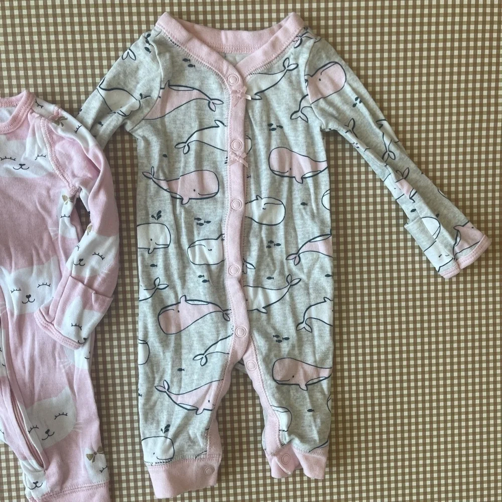 Carter’s Set of 2 newborn footless pajamas‎
